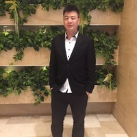 梁其雄