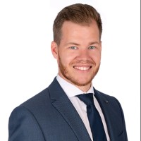 Lukas D.