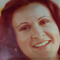 Gloria R Flores