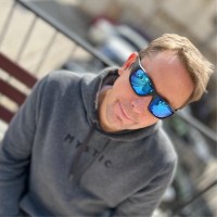 Alex R.