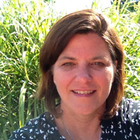 Laura J Manion