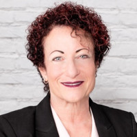 Stephanie Gelber