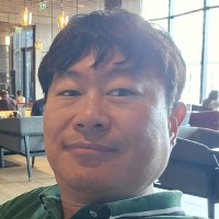 김우석