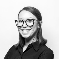 Gloriana Moua, Eit