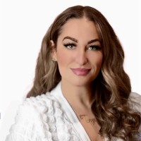 Tanya Papazian, Cam