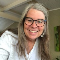 Linda Russell