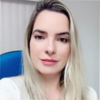 Débora Herdy e Correia