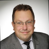 Dr. Oliver Hinz