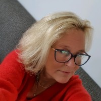 Emmy Thuss-Hollander