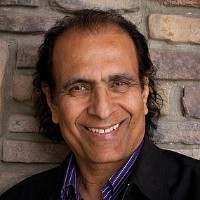 Dr. Leo Parvis