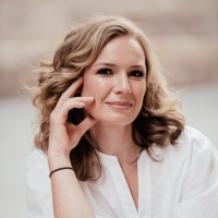 Alena Thomas