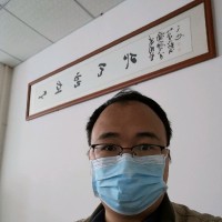 李英伟