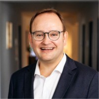 Dr. Tim Ostermann