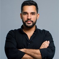 Luis E. Gómez