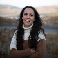 Emily Evans, Pe