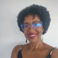 Janaina Sousa (Ela/Dela)