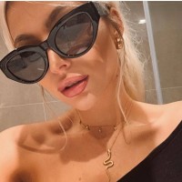 Audrey R