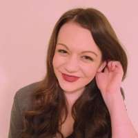 Caitlin Holt