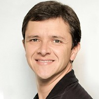Everton Menezes