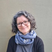 Toni Telfer, Cahri