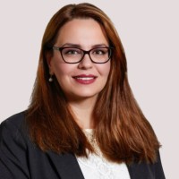 Mona Nezamivand, Mba