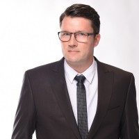 Dr. Dino Uhle