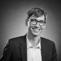 Dr. Julian Grossmann
