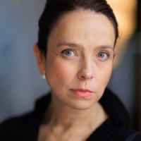 Actor Elena Harding