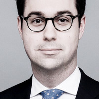 Dominique P. Braeuninger, Cfa