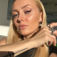 Connie Hollyer - Award-Winning Brand Strategy Director