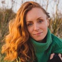 Dr Lizz Lewis