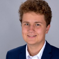 Simon Strauss