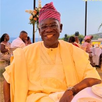 Adé Adébáyọ̀