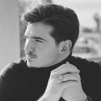 Víctor S.
