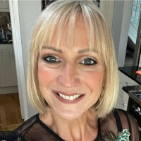 Lyndsay Andrews