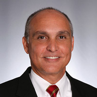 Edward González, Pe