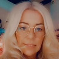 Angela Hirtz