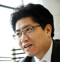 Jinwoong Kim