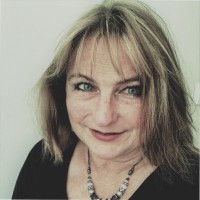 Dr Sara Holmes