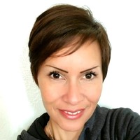 Christi Leon