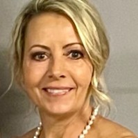 TRACY HOELZEL MURCHISON