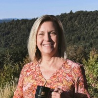 Angie Arnold