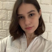 Júlia Linhares Thees