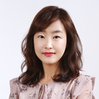 Song Hee Lee