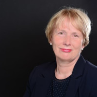 Claudia Özcan