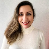 Júlia Loose