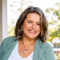 Petra de Weert v Deutekom