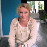 Iris Guffens