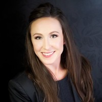 Nicole Clinckett, Cfa