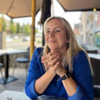 Cynthia Van Straeten